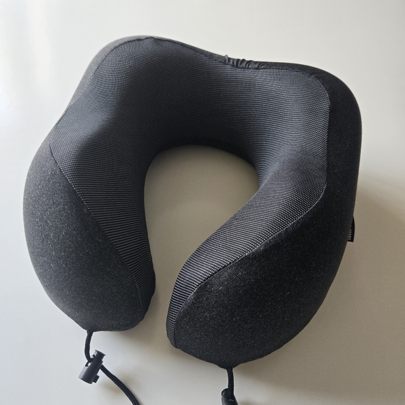 MLV Black Neck Support Travel Pillow - Picture 14 of 16